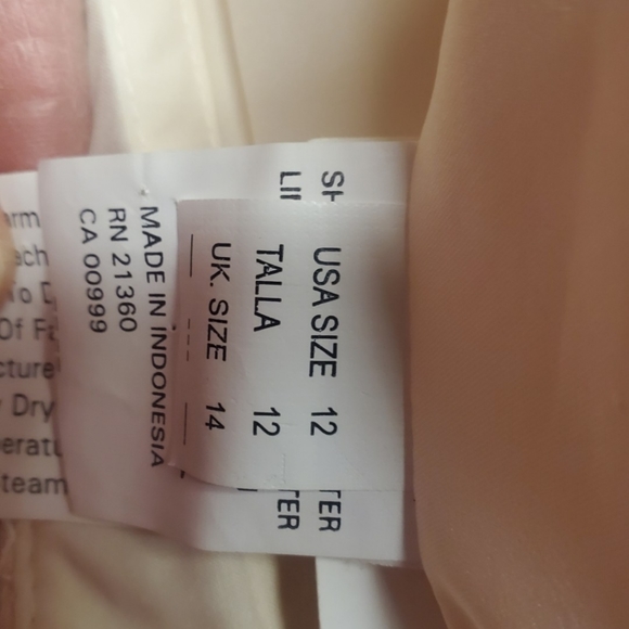 Mermaid Style Wedding Dress - Picture 5 of 9